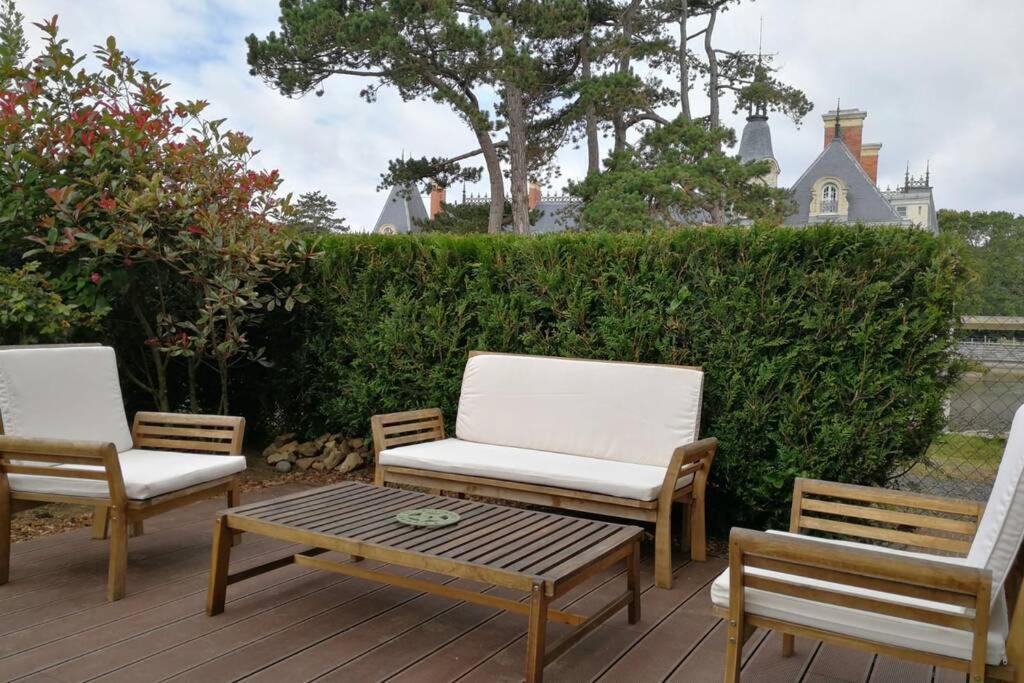 Les Ecuries Du Chateau Commes Exterior foto